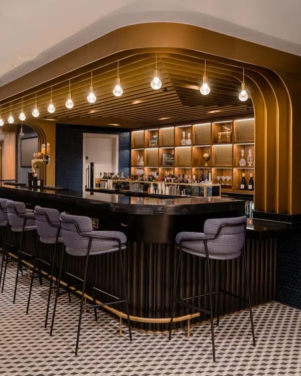 bar 8
